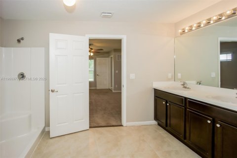 House in Port St. Lucie, Florida 3 bedrooms, 147.71 sq.m. № 2028403 - photo 11