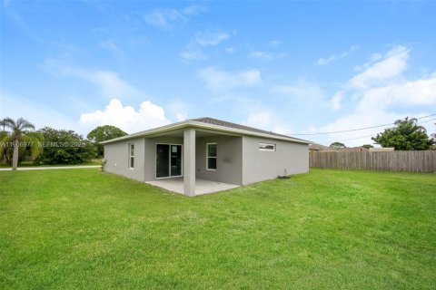 House in Port St. Lucie, Florida 3 bedrooms, 147.71 sq.m. № 2028403 - photo 14