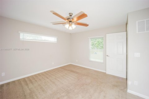 House in Port St. Lucie, Florida 3 bedrooms, 147.71 sq.m. № 2028403 - photo 9