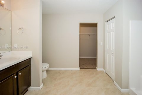 House in Port St. Lucie, Florida 3 bedrooms, 147.71 sq.m. № 2028403 - photo 12