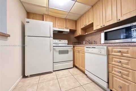 Condominio en alquiler en Boca Raton, Florida, 1 dormitorio, 66.43 m2 № 1850576 - foto 2
