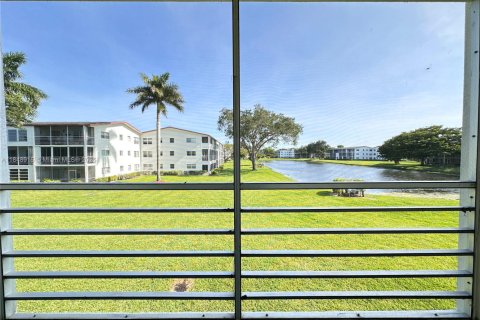 Condominio en alquiler en Boca Raton, Florida, 1 dormitorio, 66.43 m2 № 1850576 - foto 1