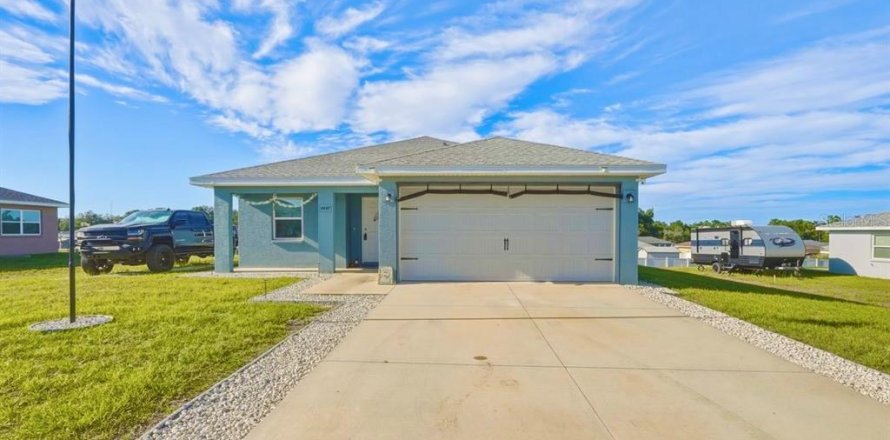 House in Inverness, Florida 2 bedrooms, 99.68 sq.m. № 2217632