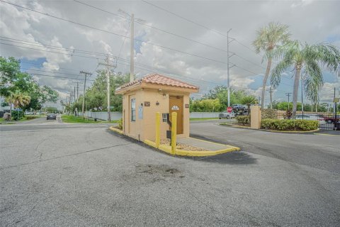 Condo in Tampa, Florida, 1 bedroom  № 1894401 - photo 4