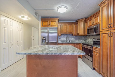 Condo in Tampa, Florida, 1 bedroom  № 1894401 - photo 15