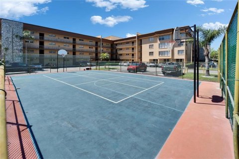 Condo in Tampa, Florida, 1 bedroom  № 1894401 - photo 23