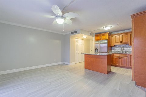 Condo in Tampa, Florida, 1 bedroom  № 1894401 - photo 10