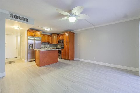 Condo in Tampa, Florida, 1 bedroom  № 1894401 - photo 11