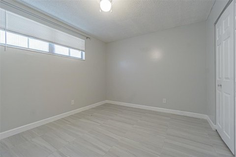 Condo in Tampa, Florida, 1 bedroom  № 1894401 - photo 9
