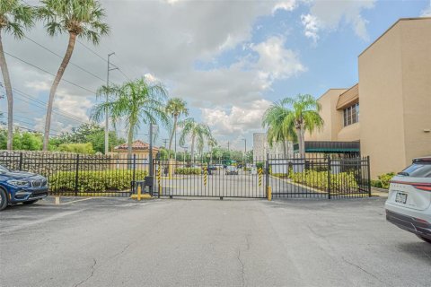 Condo in Tampa, Florida, 1 bedroom  № 1894401 - photo 1
