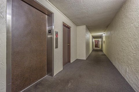 Condo in Tampa, Florida, 1 bedroom  № 1894401 - photo 5