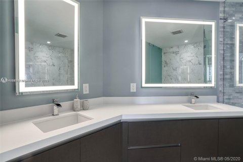 Condominio en venta en Miami, Florida, 1 dormitorio, 116.5 m2 № 1840877 - foto 19
