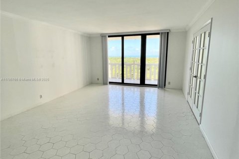 Купить кондоминиум в Ки-Бискейн, Флорида 2 спальни, 130.9м2, № 1958960 - фото 2