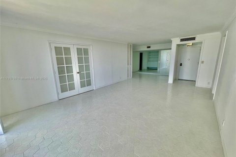 Купить кондоминиум в Ки-Бискейн, Флорида 2 спальни, 130.9м2, № 1958960 - фото 3