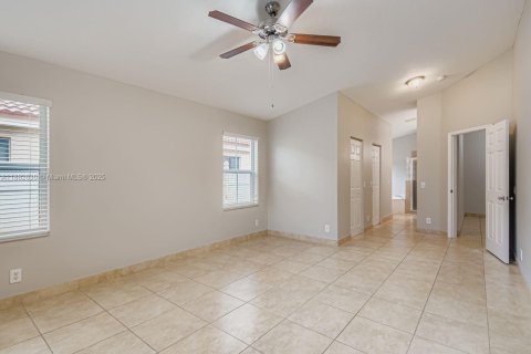 House in Miramar, Florida 3 bedrooms, 163.51 sq.m. № 1930310 - photo 15