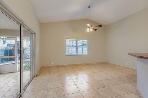 House in Miramar, Florida 3 bedrooms, 163.51 sq.m. № 1930310 - photo 13