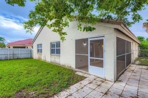 House in Miramar, Florida 3 bedrooms, 163.51 sq.m. № 1930310 - photo 26