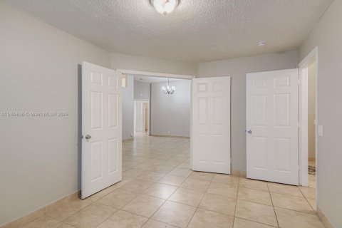 House in Miramar, Florida 3 bedrooms, 163.51 sq.m. № 1930310 - photo 20