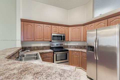 House in Miramar, Florida 3 bedrooms, 163.51 sq.m. № 1930310 - photo 10