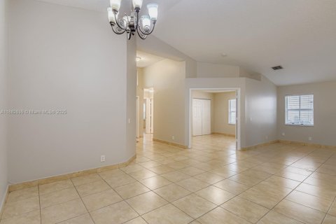 House in Miramar, Florida 3 bedrooms, 163.51 sq.m. № 1930310 - photo 28