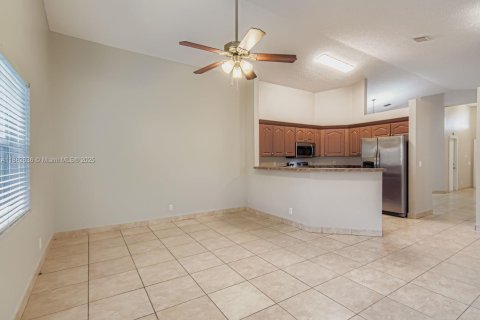 House in Miramar, Florida 3 bedrooms, 163.51 sq.m. № 1930310 - photo 12