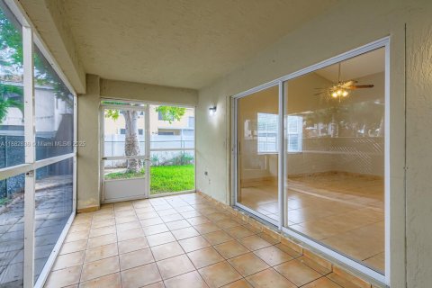 House in Miramar, Florida 3 bedrooms, 163.51 sq.m. № 1930310 - photo 24
