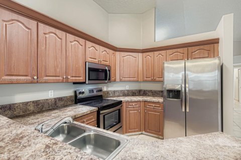 House in Miramar, Florida 3 bedrooms, 163.51 sq.m. № 1930310 - photo 8