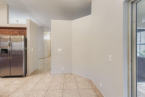 House in Miramar, Florida 3 bedrooms, 163.51 sq.m. № 1930310 - photo 11
