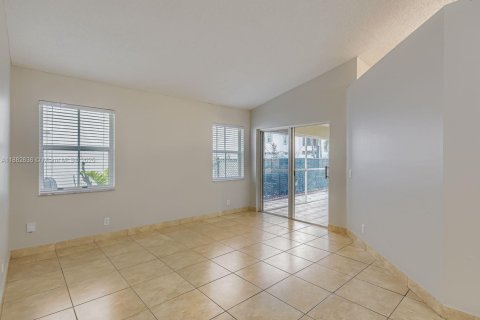 House in Miramar, Florida 3 bedrooms, 163.51 sq.m. № 1930310 - photo 4