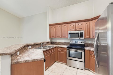 House in Miramar, Florida 3 bedrooms, 163.51 sq.m. № 1930310 - photo 7