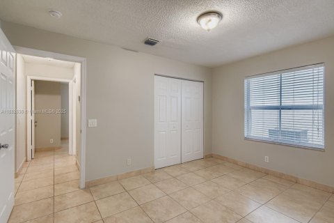 House in Miramar, Florida 3 bedrooms, 163.51 sq.m. № 1930310 - photo 19