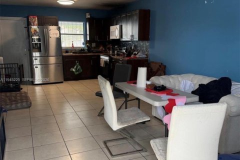 Adosado en venta en Miami Gardens, Florida, 3 dormitorios, 99.31 m2 № 2002237 - foto 9