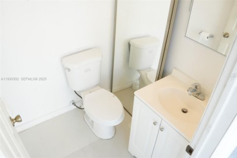 Casa en venta en Miami, Florida, 4 dormitorios, 159.61 m2 № 2076945 - foto 19