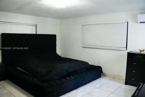 Casa en venta en Miami, Florida, 4 dormitorios, 159.61 m2 № 2076945 - foto 4