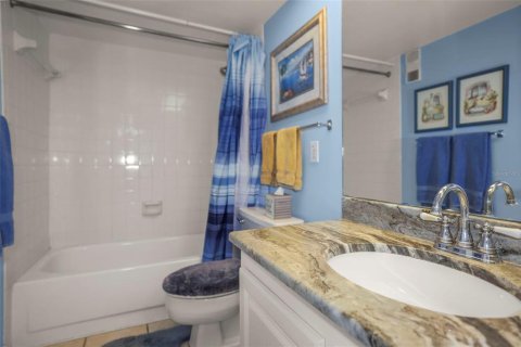 Condo in Indian Shores, Florida, 3 bedrooms  № 2123696 - photo 30