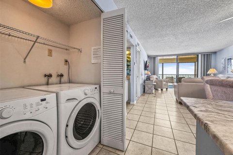 Condo in Indian Shores, Florida, 3 bedrooms  № 2123696 - photo 18