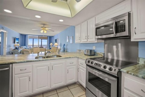 Condo in Indian Shores, Florida, 3 bedrooms  № 2123696 - photo 16