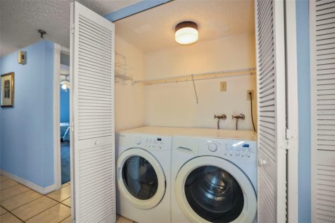 Condo in Indian Shores, Florida, 3 bedrooms  № 2123696 - photo 19