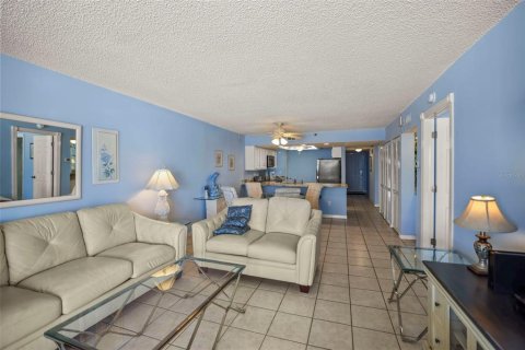 Condo in Indian Shores, Florida, 3 bedrooms  № 2123696 - photo 9