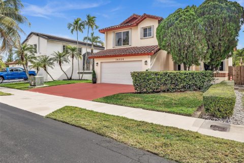 Casa en venta en Miami, Florida, 4 dormitorios № 2000061 - foto 2