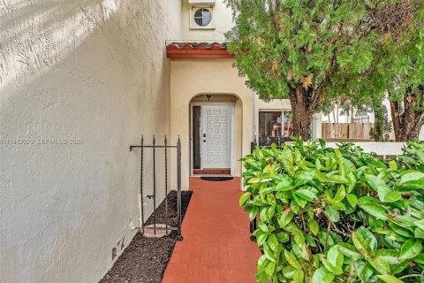 Casa en venta en Miami, Florida, 4 dormitorios № 2000061 - foto 4