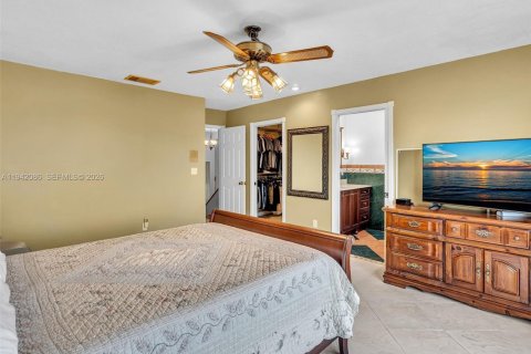 Casa en venta en Miami, Florida, 4 dormitorios № 2000061 - foto 24