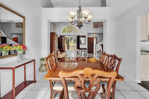 Casa en venta en Miami, Florida, 4 dormitorios № 2000061 - foto 9