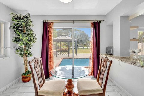 Casa en venta en Miami, Florida, 4 dormitorios № 2000061 - foto 17