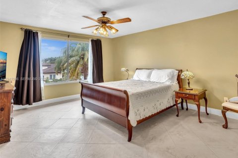 Casa en venta en Miami, Florida, 4 dormitorios № 2000061 - foto 25