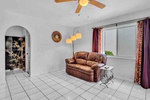 Casa en venta en Miami, Florida, 4 dormitorios № 2000061 - foto 20