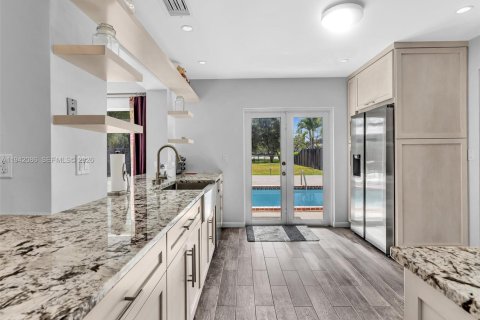 Casa en venta en Miami, Florida, 4 dormitorios № 2000061 - foto 12