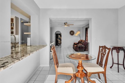 Casa en venta en Miami, Florida, 4 dormitorios № 2000061 - foto 18