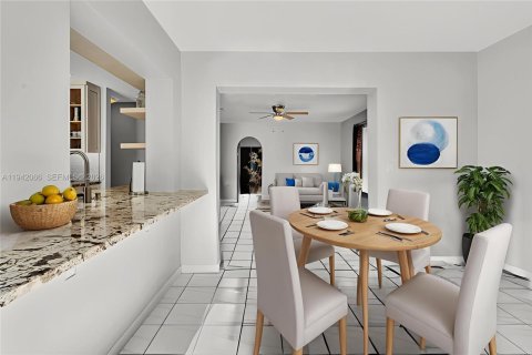 Casa en venta en Miami, Florida, 4 dormitorios № 2000061 - foto 19