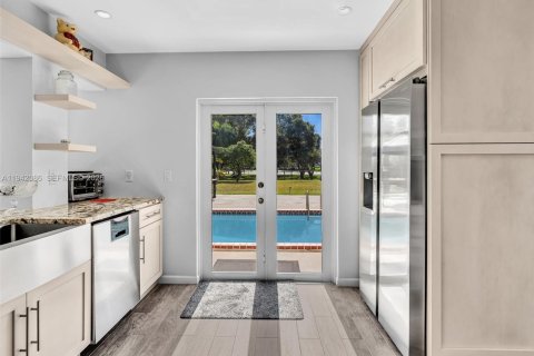 Casa en venta en Miami, Florida, 4 dormitorios № 2000061 - foto 14